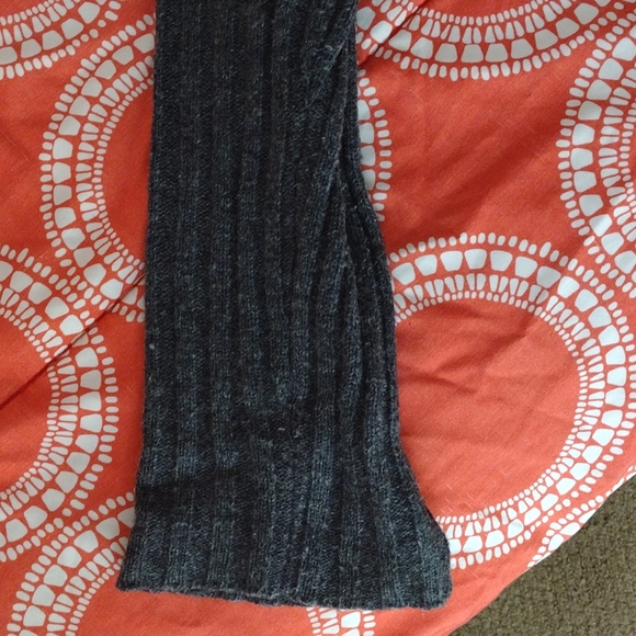 Good condition Abercrombie & Fitch mostly wool sweater - Picture 3 of 4